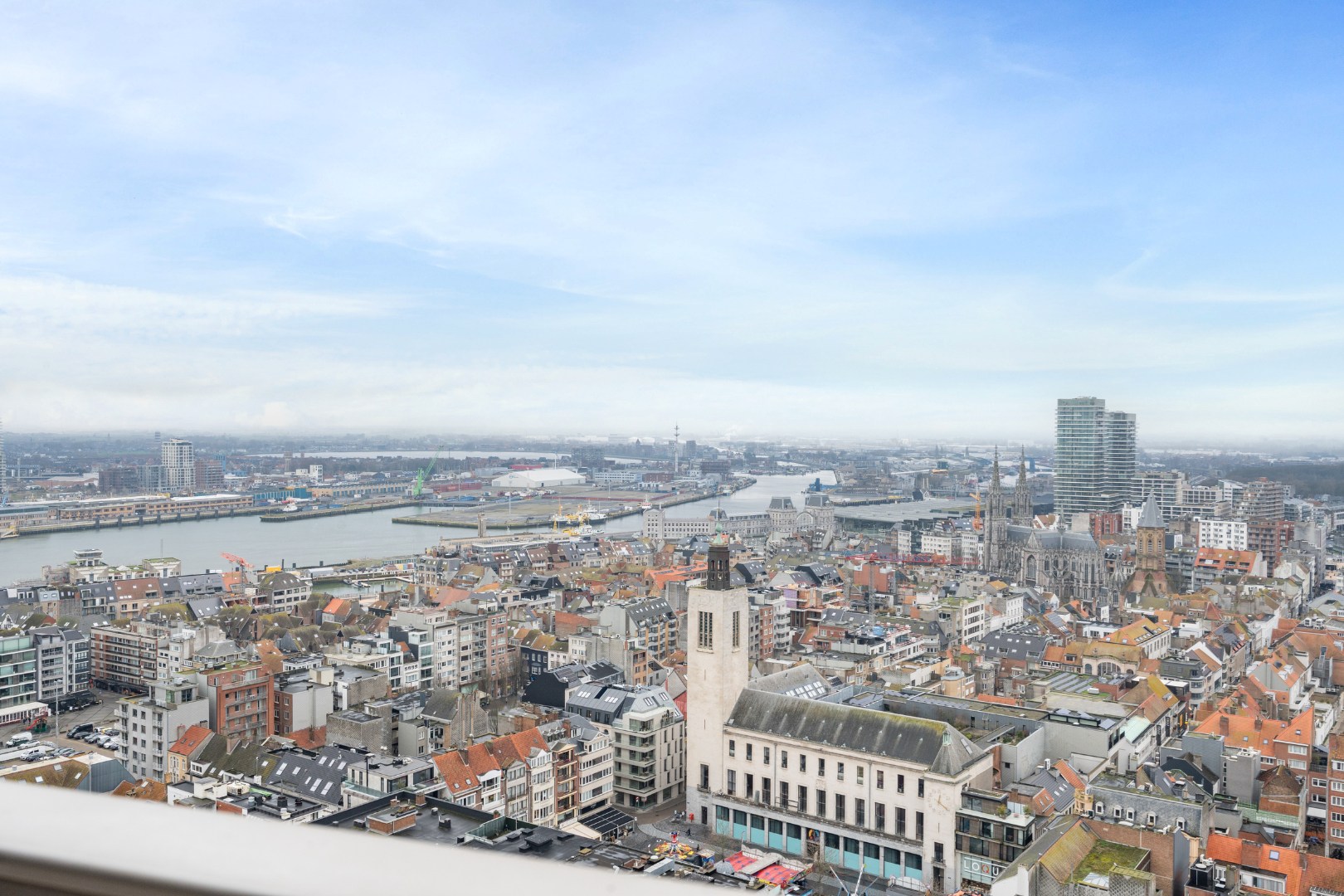 APP. 4 CHAMBRES DANS LE CENTRE AVEC VUE PANORAMIQUE SUR LA MER ET LA VILLE 