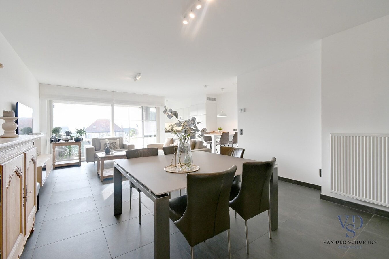 Luxueus, tijdloos wonen in Dikkelvenne. 