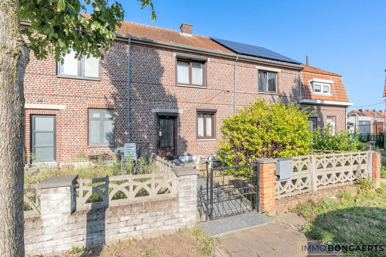 Ruime woning met tuin, garage en 4 slaapkamers. 
