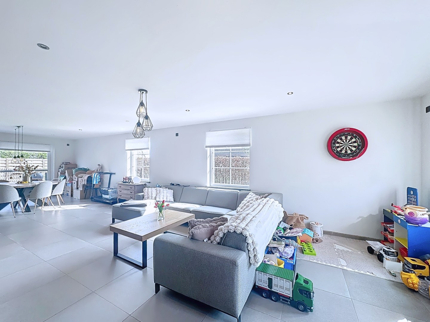 Ruime en recente halfopen bebouwing met 3 volwaardige slaapkamers 