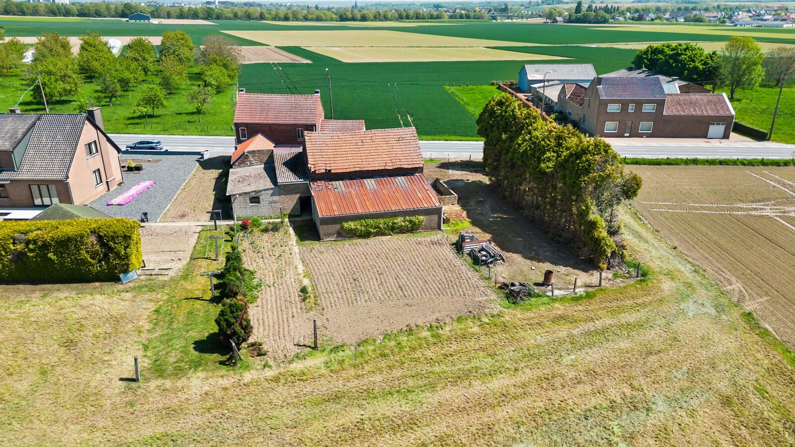 Renovatiewoning op perceel van 6854 m² 