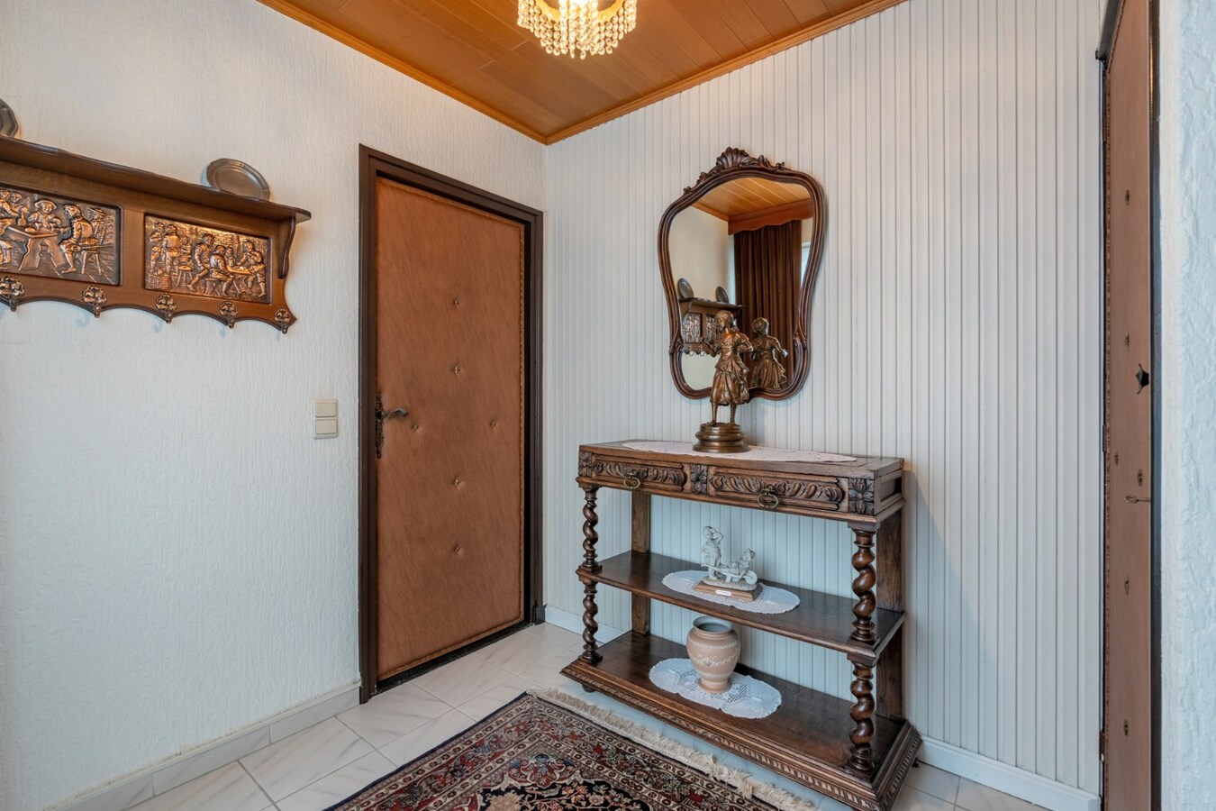 Rustig gelegen gelijkvloerse woning met garage en 3 slaapkamers in Niel-bij-As . 