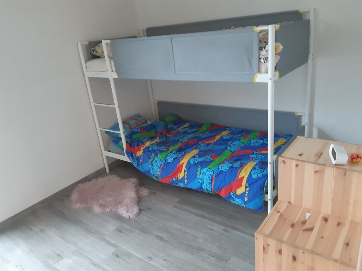 BEN-appartement met terras en tuintje. 