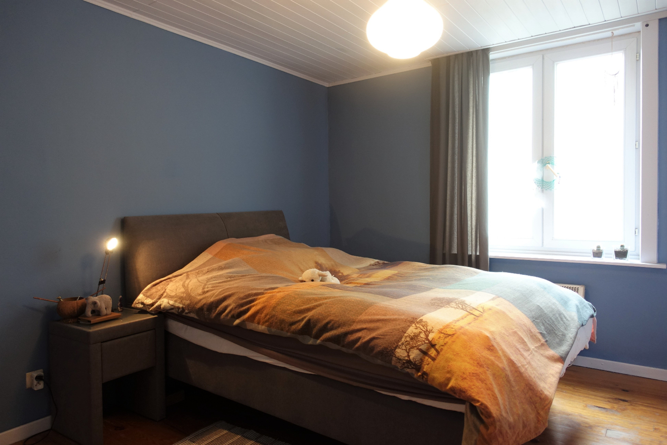 Polyvalent hoekpand met karaktervol appartement en terras 