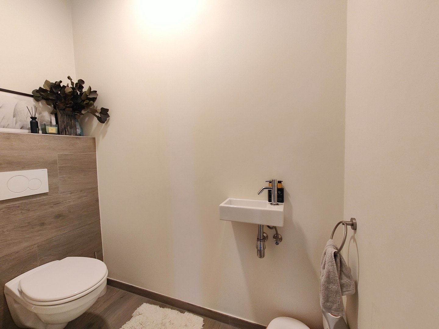 Recent appartement op het 1e verdiep met ruim terras en garage 