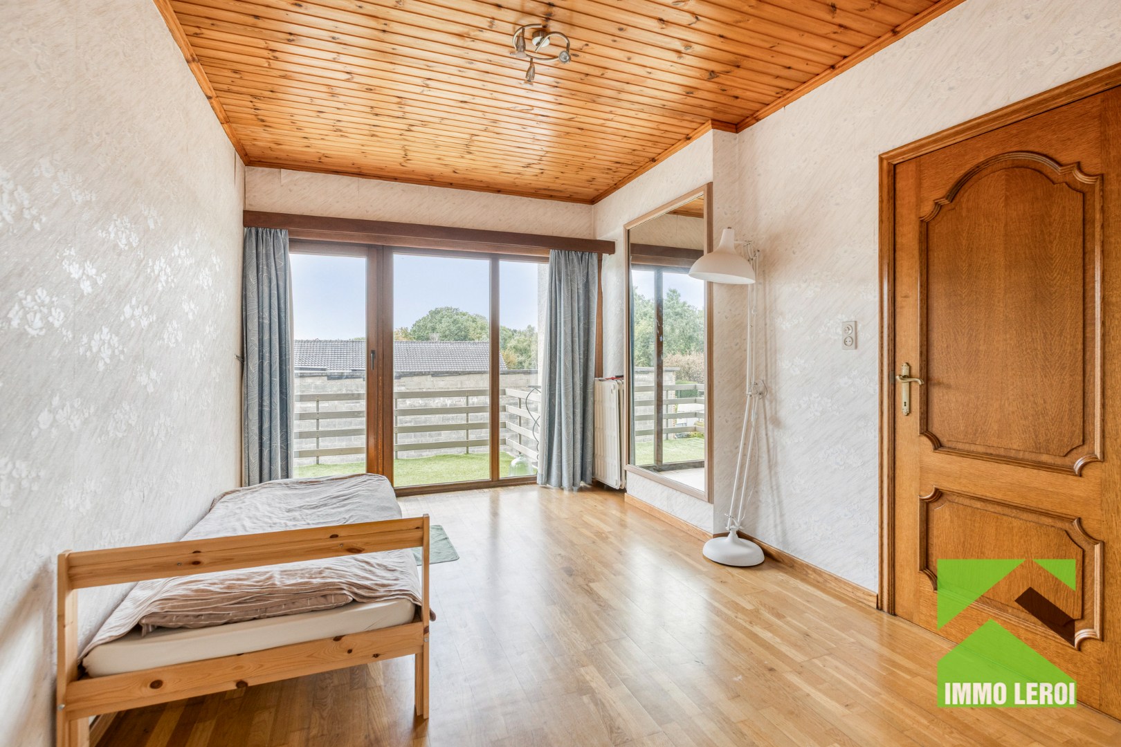 Slaapkamer 3 met doorgang terras