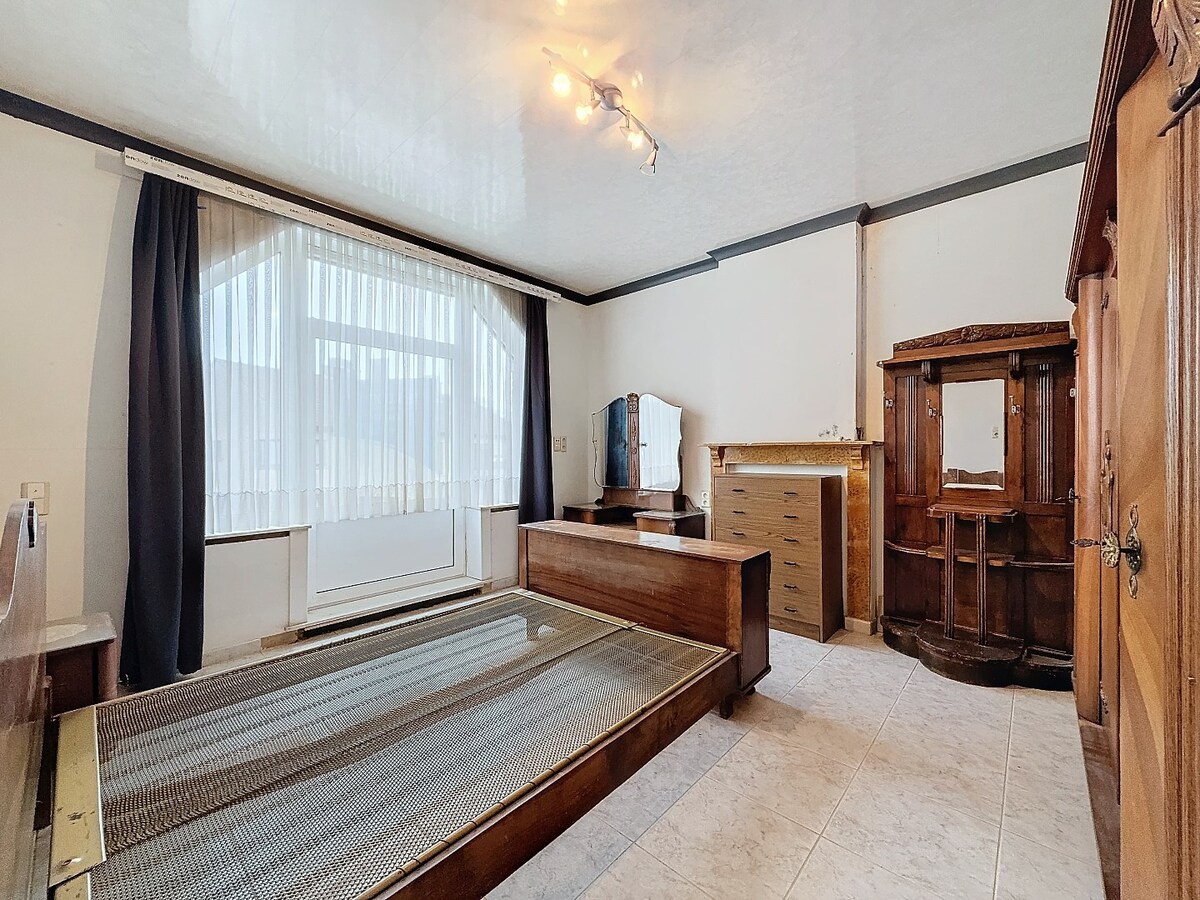 Statige woning met garage en ruime tuin te centrum Zottegem 