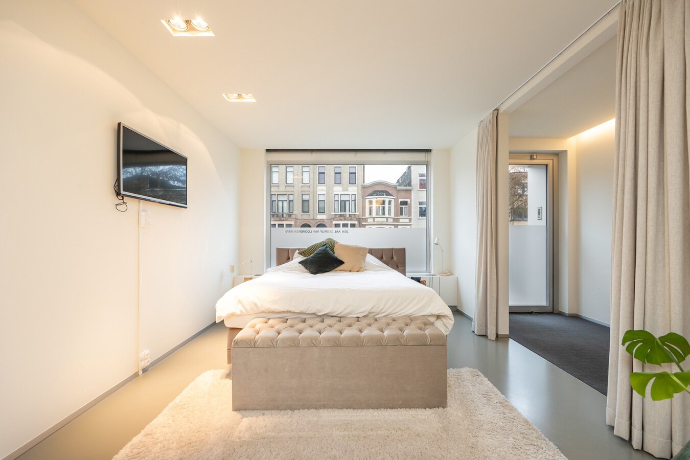 Instapklare designwoning met lift en zwembad 