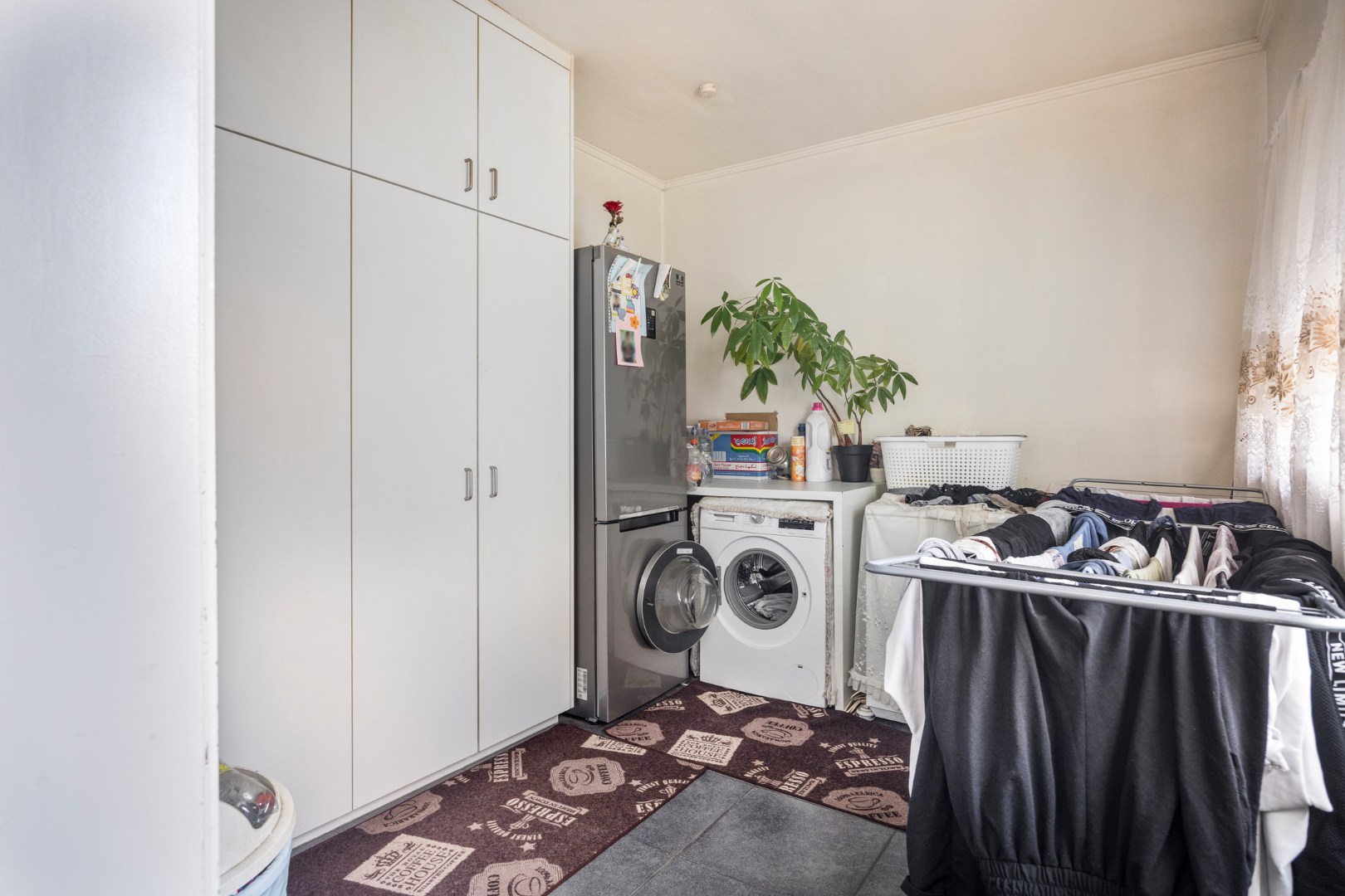 Instapklare woning met 4 à 6 slaapkamers en garage in hartje Leopoldsburg 