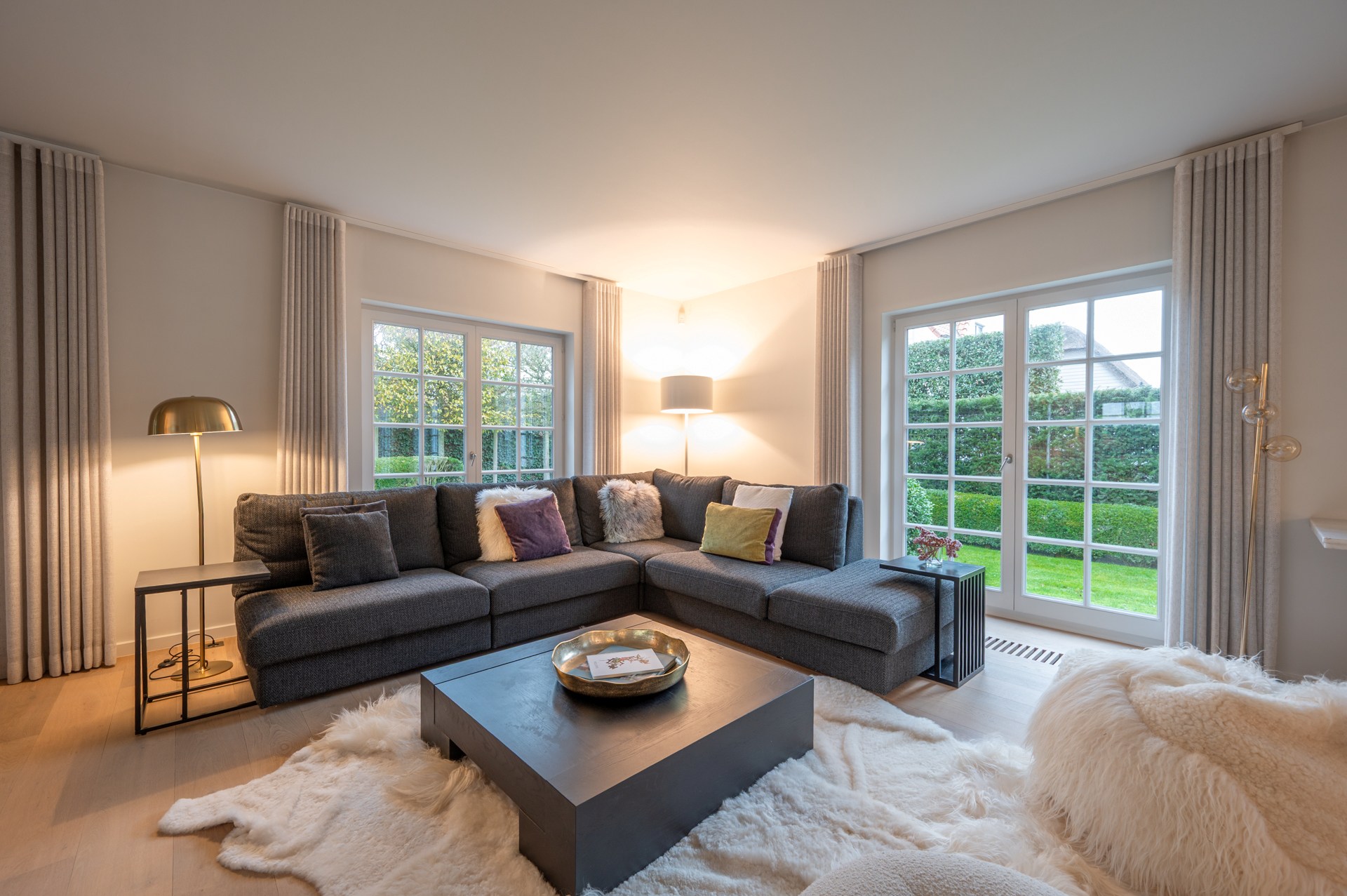 Villa exclusive entièrement meublée avec 5 chambres, piscine et double garage - emplacement prestigieux et calme près du Zoute. 