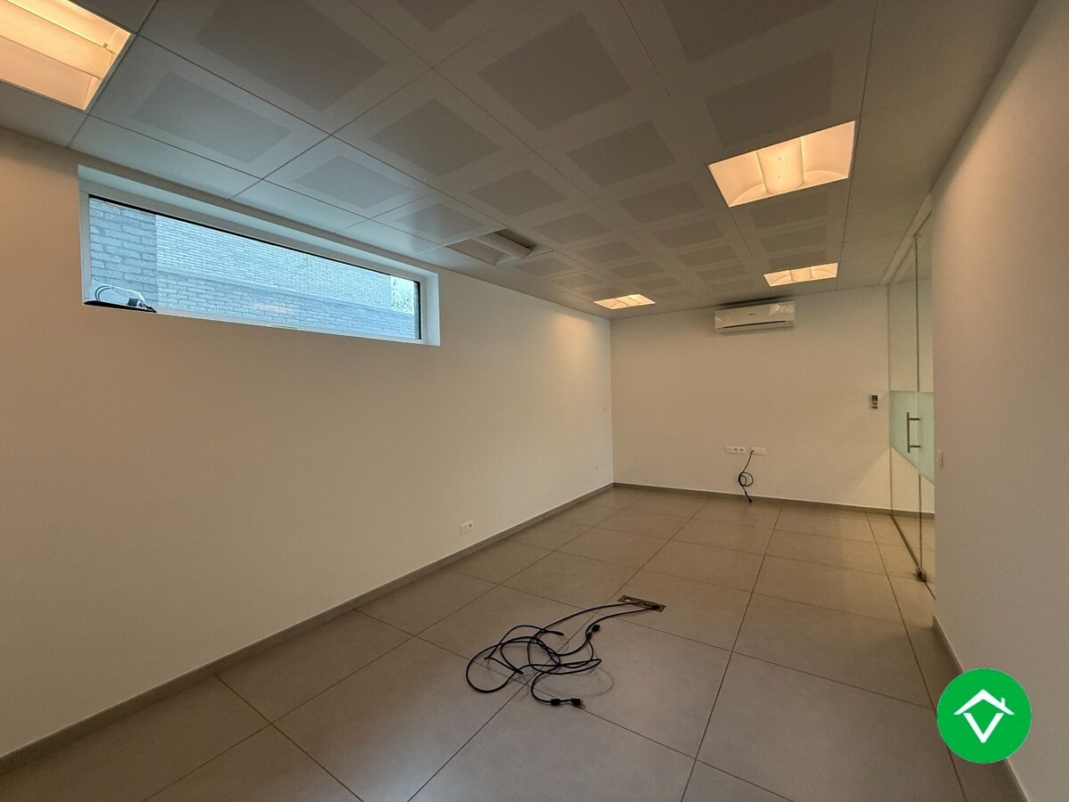 Ruim handelspand van 183m² op een centrale ligging te Roeselare 