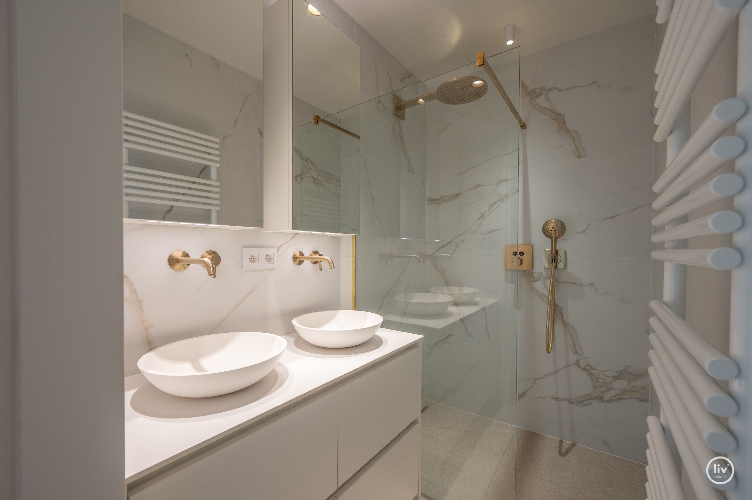 Duurzaam nieuwbouwappartement voorzien van een topafwerking &amp; een open zicht op het Driehoeksplein. 