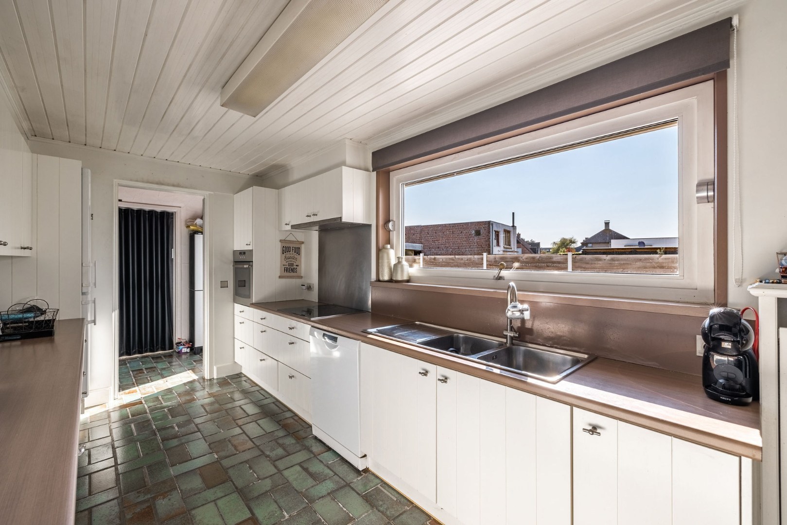 Authentieke woning met zonnige tuin, garage en bouwgrond 