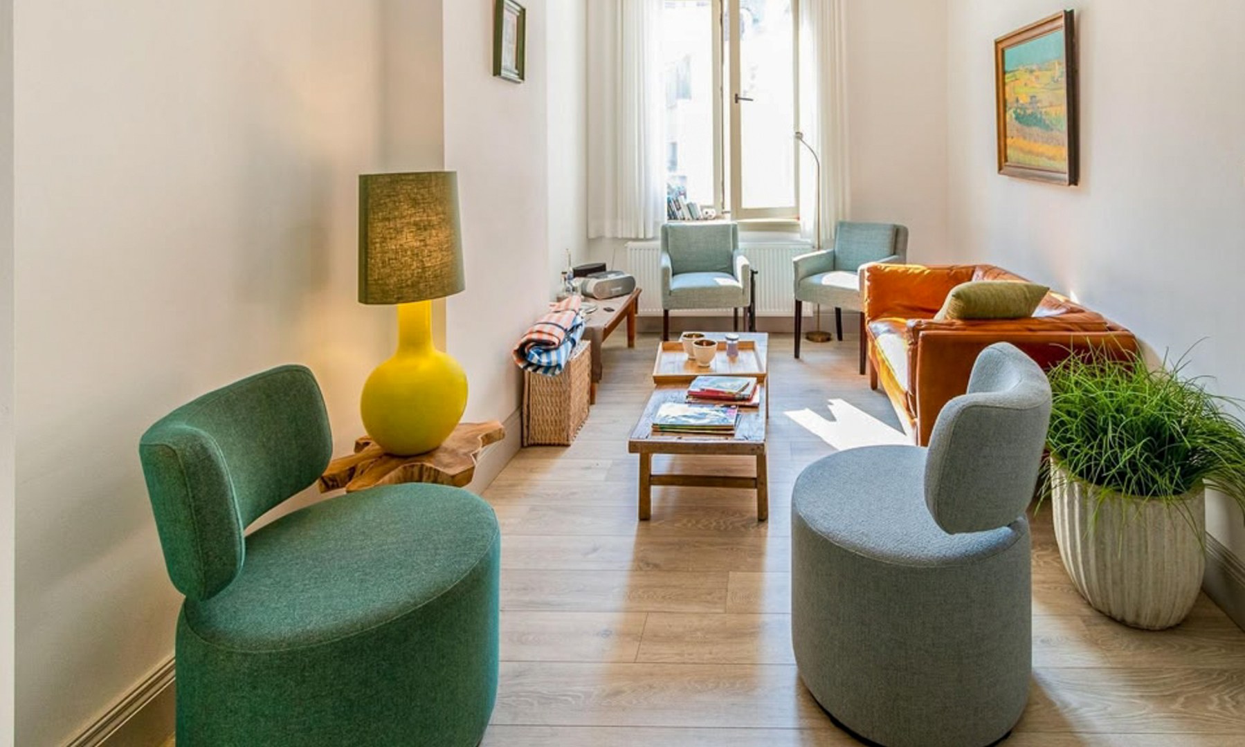 Instapklare, gemeubelde rijwoning met 3 verdiepingen te huur in Oostende 