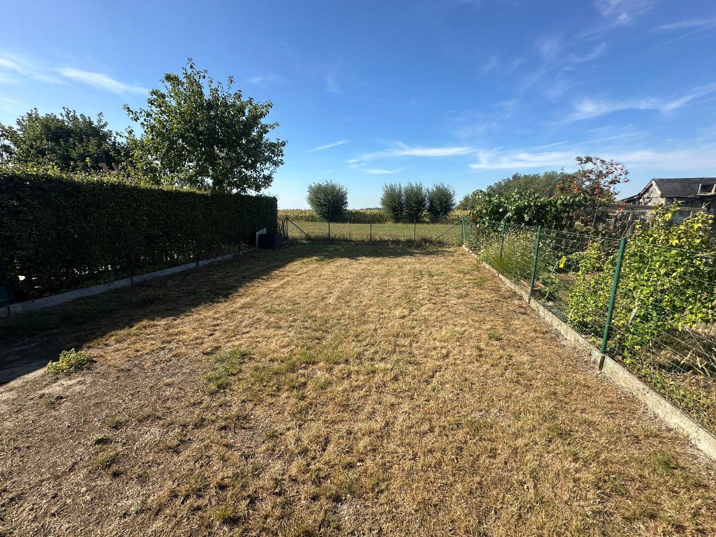 Instapklare woning met 2 slpk, garage en tuin, Aartrijke. 
