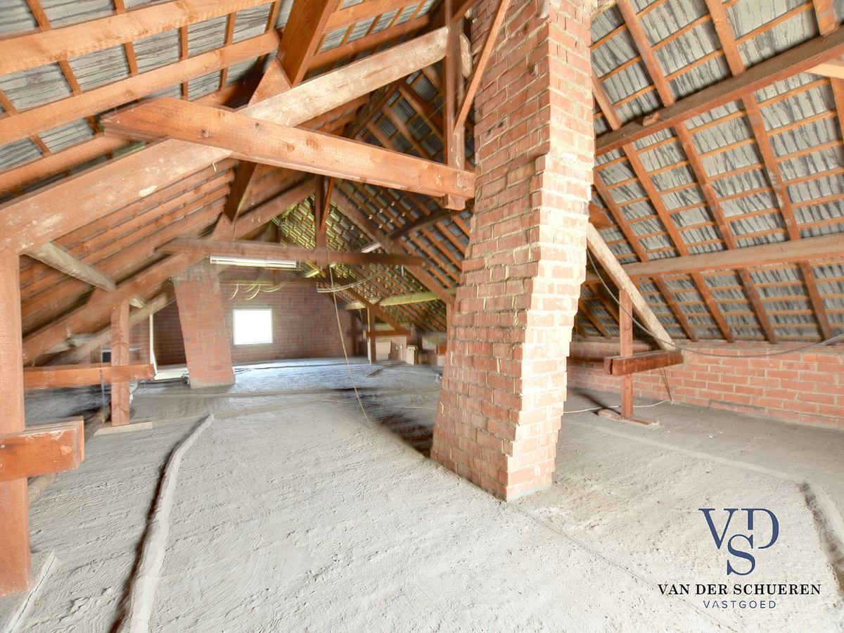 Op te frissen bungalow in doodlopende straat. 