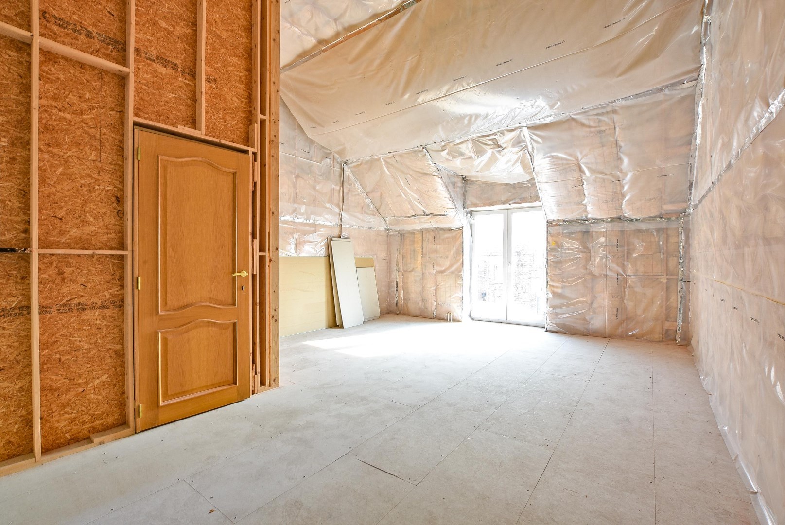 HUUR-KOOP: Restaurant 'De Haven' volledig gebouw met mogelijheden vlakbij de kaai gelegen op 313 m². 