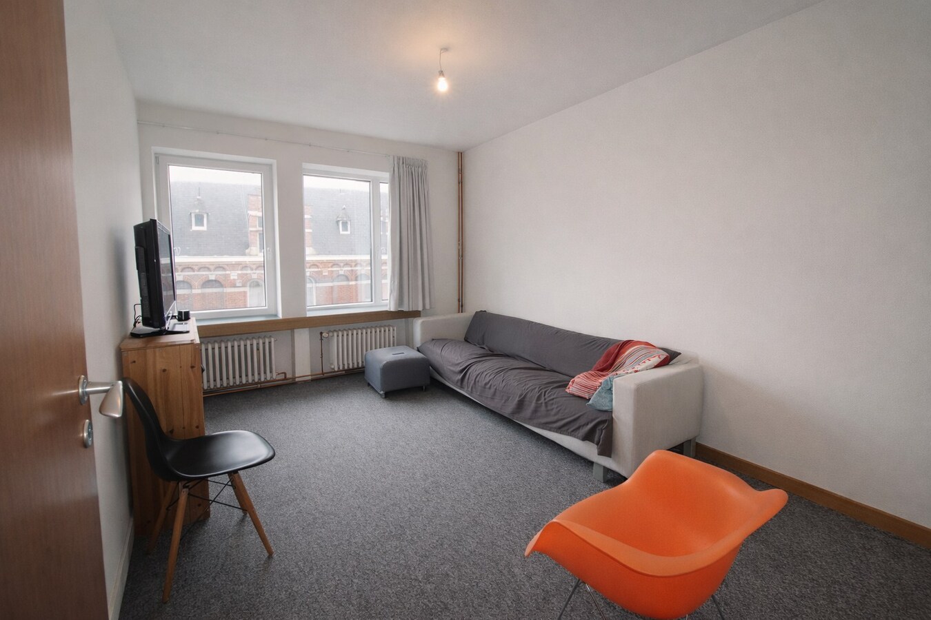 Uitzonderlijk ruim duplex appartement met extra zolderverdieping, tuin en dakterras op topligging in het centrum van Sint-Niklaas! 