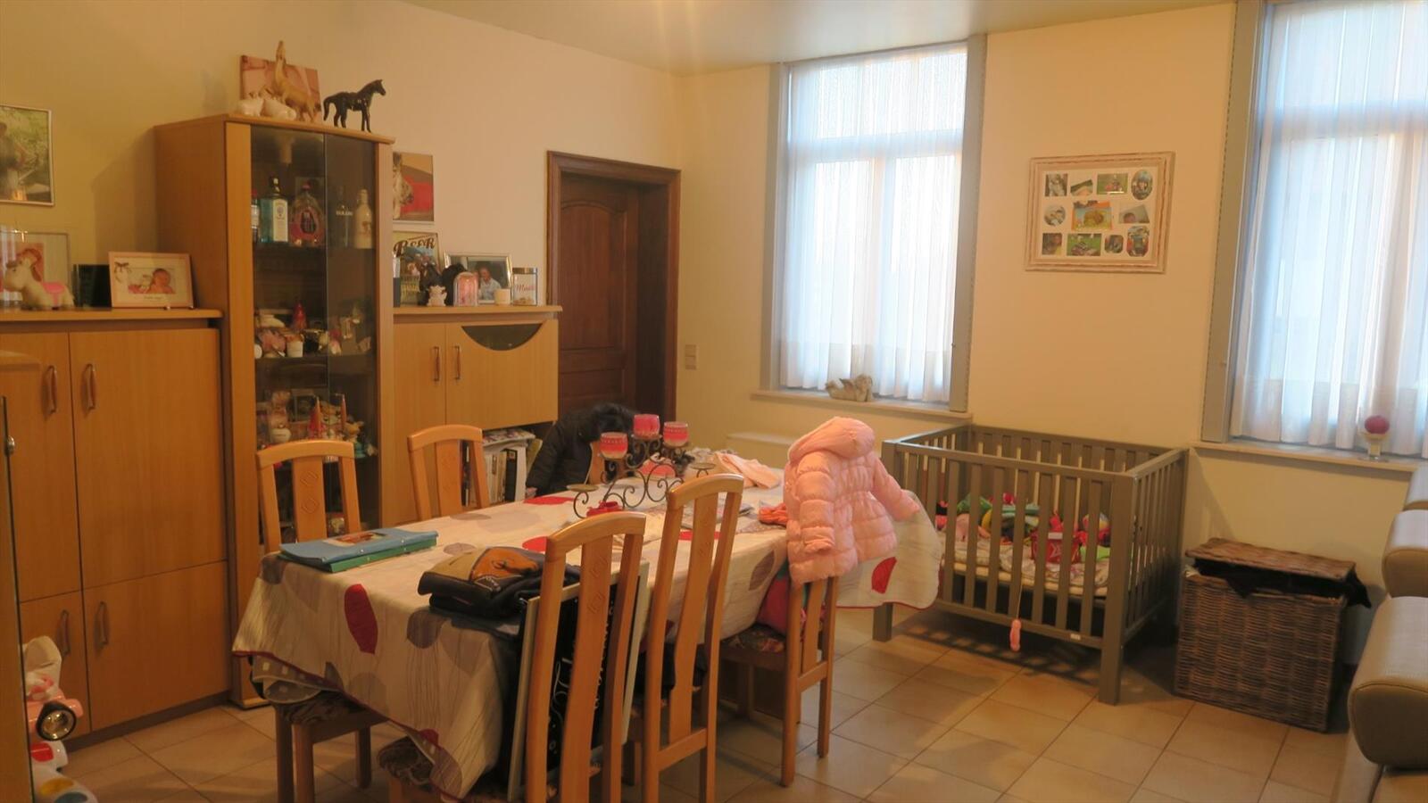 ruime woning met stallingen 