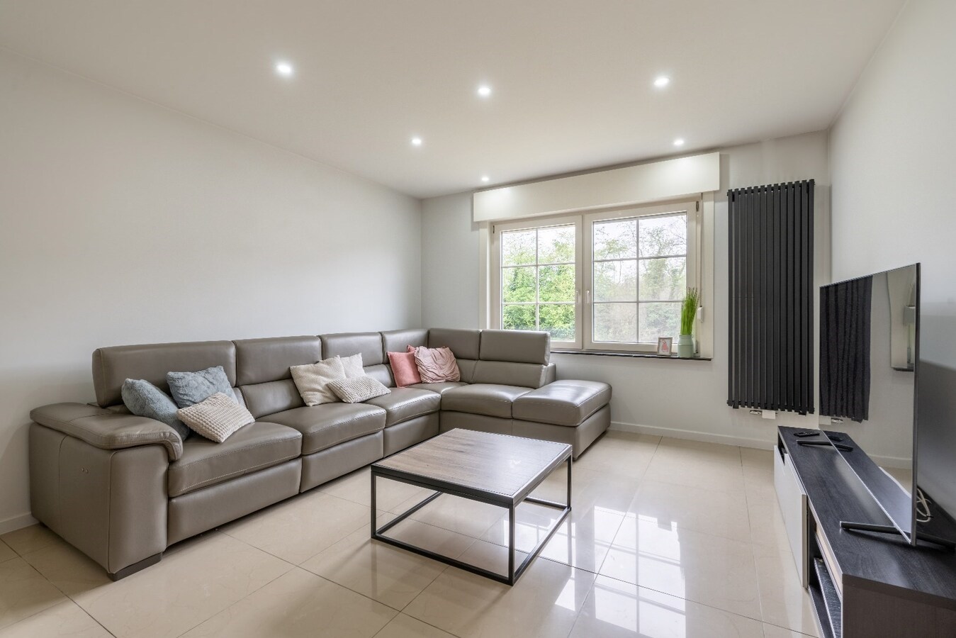 Ruime gerenoveerde woning in Niel-bij-As met 3 slaapkamers. 