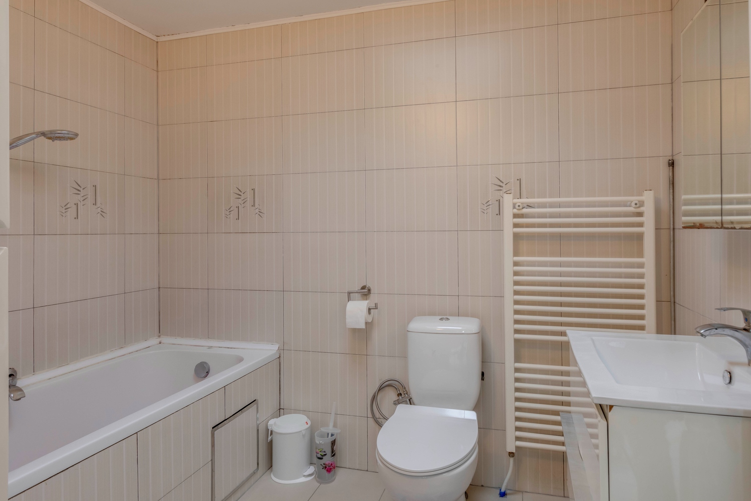 Instapklare rijwoning in zeer rustige straat 