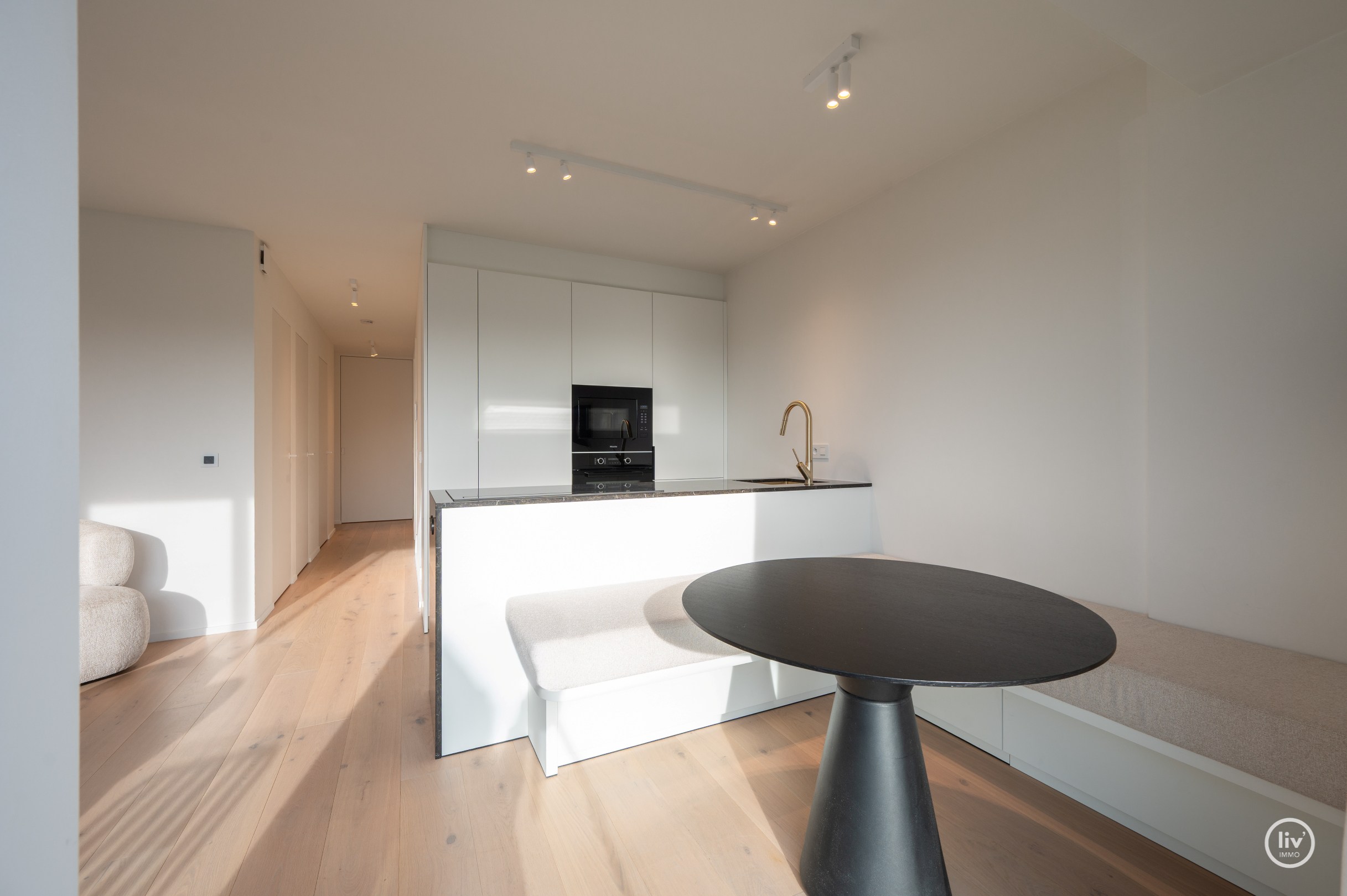 Duurzaam nieuwbouwappartement voorzien van een topafwerking &amp; een open zicht op het Driehoeksplein. 