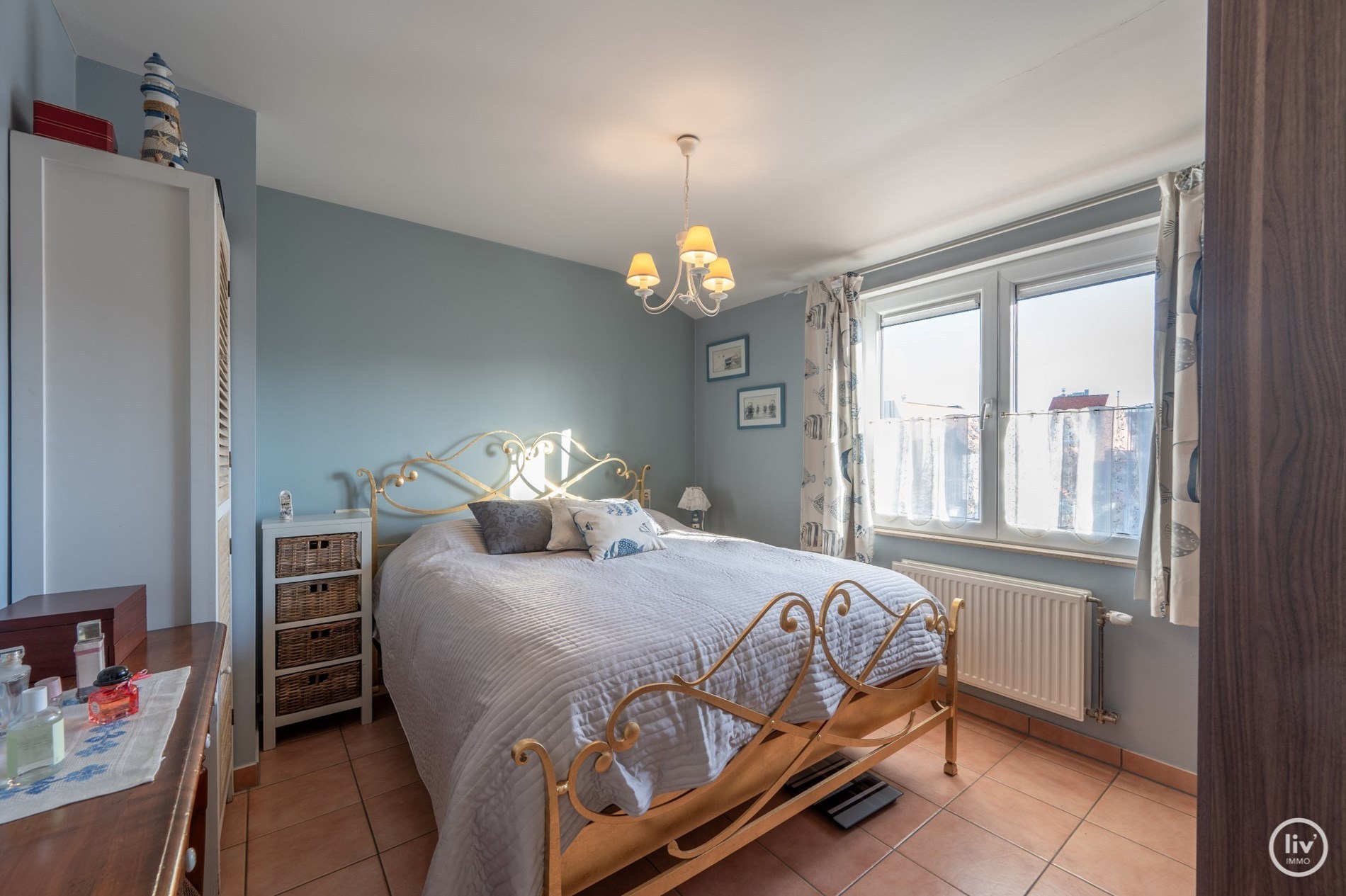Appartement spacieux avec 3 chambres et 2 salles de bains à Knokke avec vue dégagée sur la rue. 