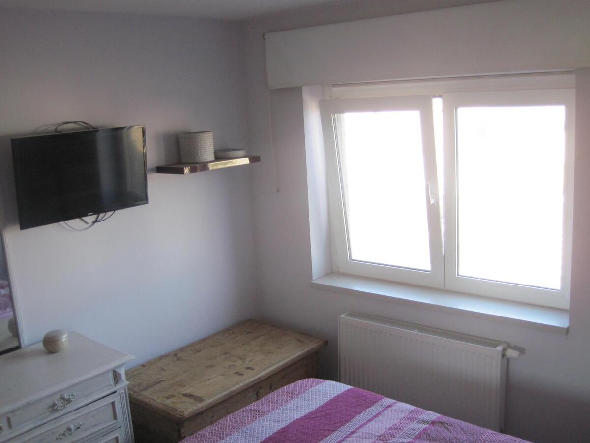 Ruim 2-slp-appartement met groot zonneterras én garage. Geen vaste kosten ! 