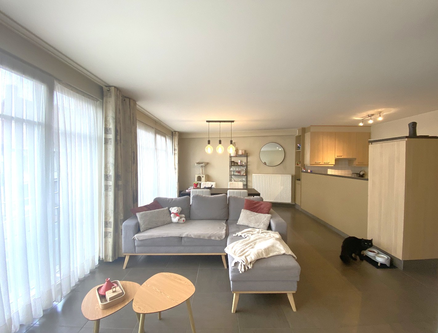 Centraal gelegen appartement met één slaapkamer, groot terras en ruime garage! 