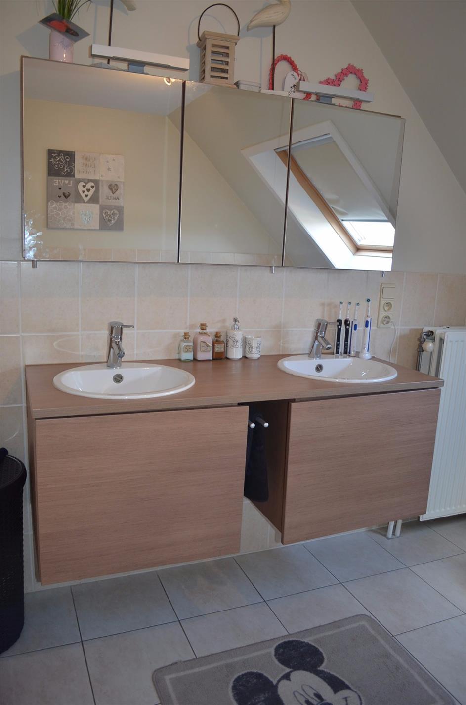 Recente gezinswoning met 3 slpks, garage en tuin rustig gelegen te Adegem 