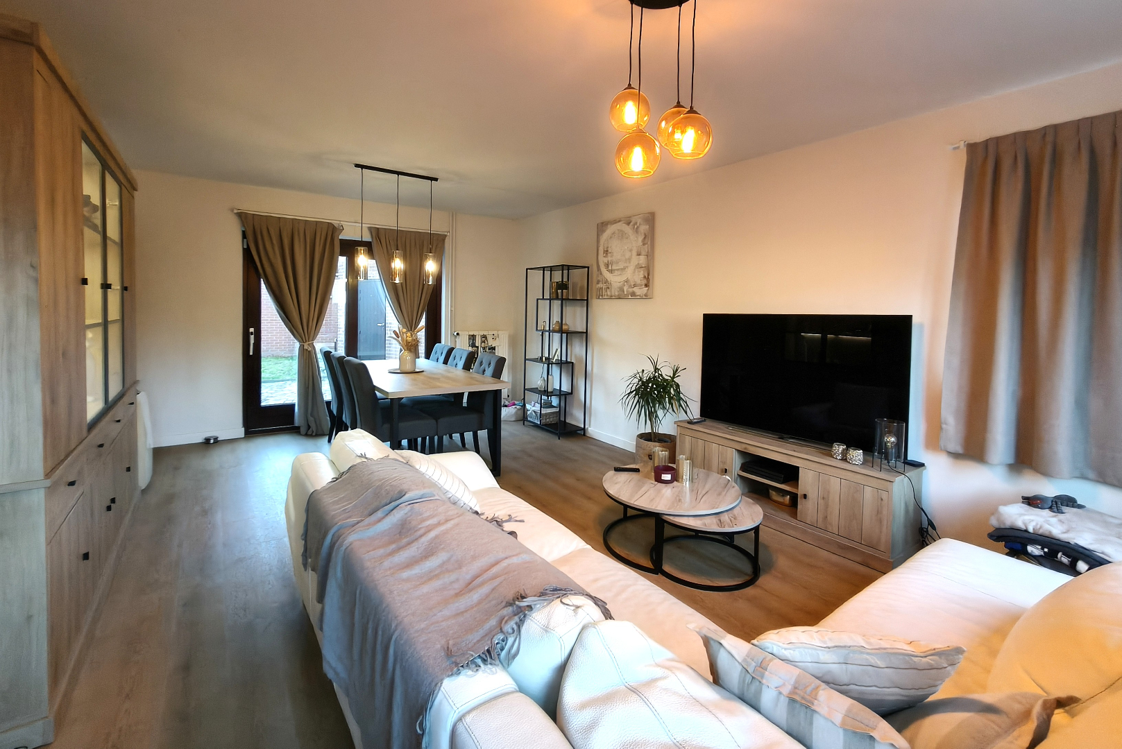 MOOIE WONING MET GARAGE EN TUINTJE 