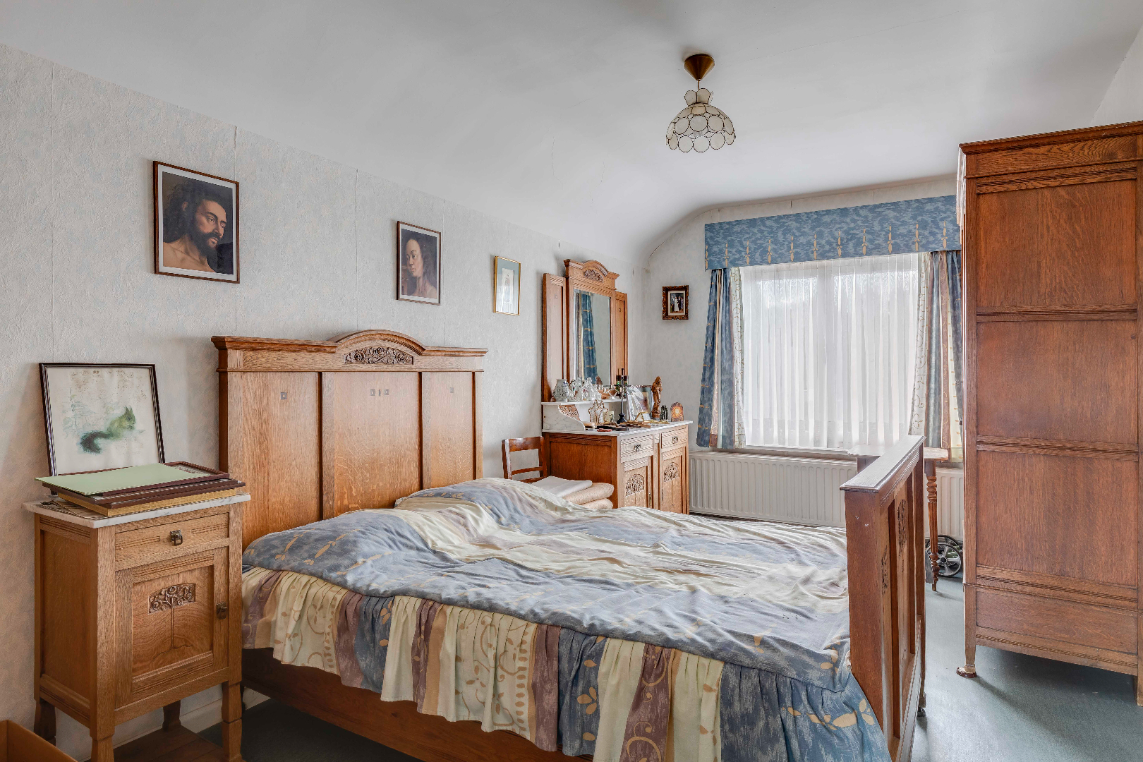 Residentieel gelegen open bebouwing met 5 slaapkamers en grote tuin 