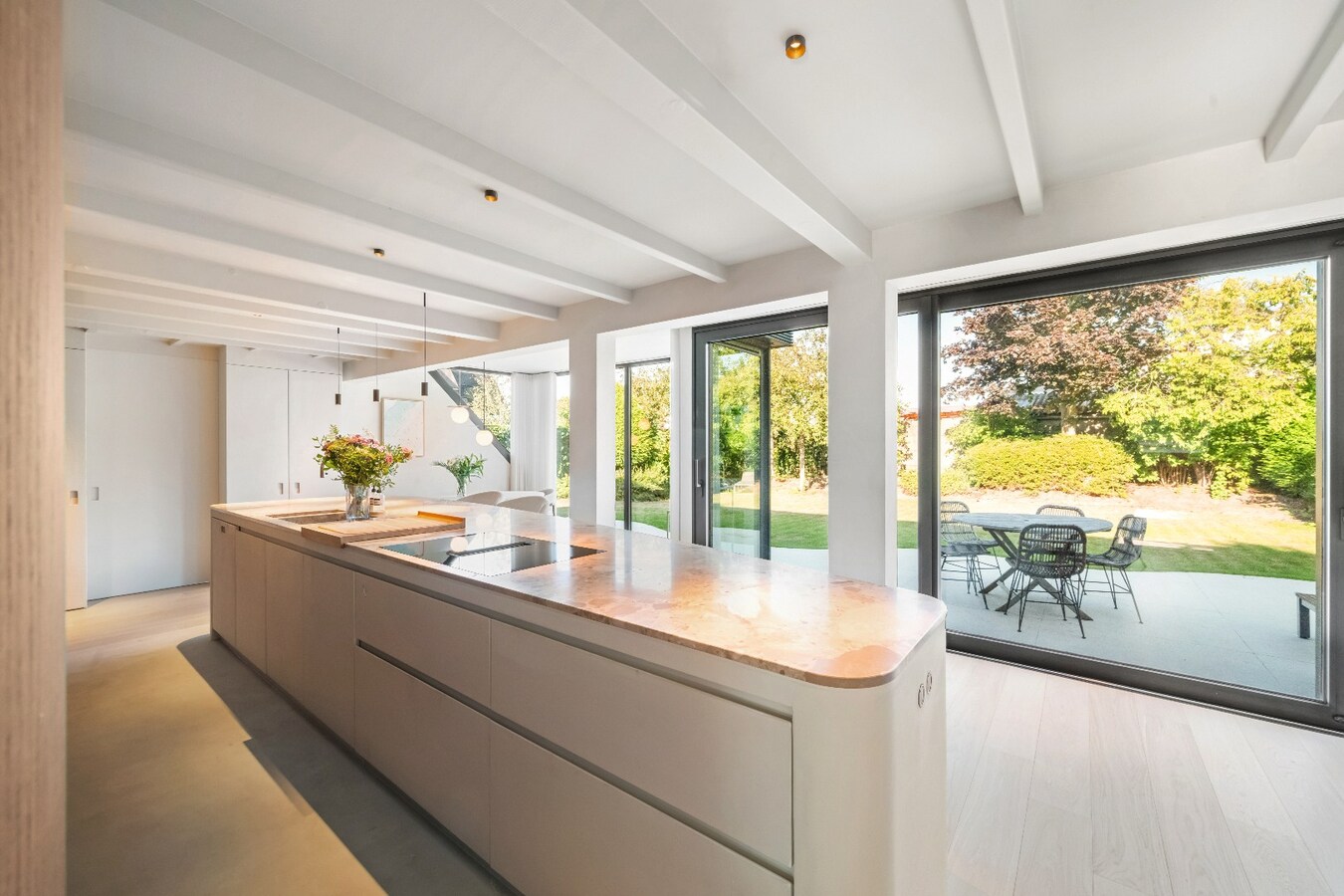Exclusief gerenoveerde villa in een rustige doodlopende straat nabij het centrum van Knokke 