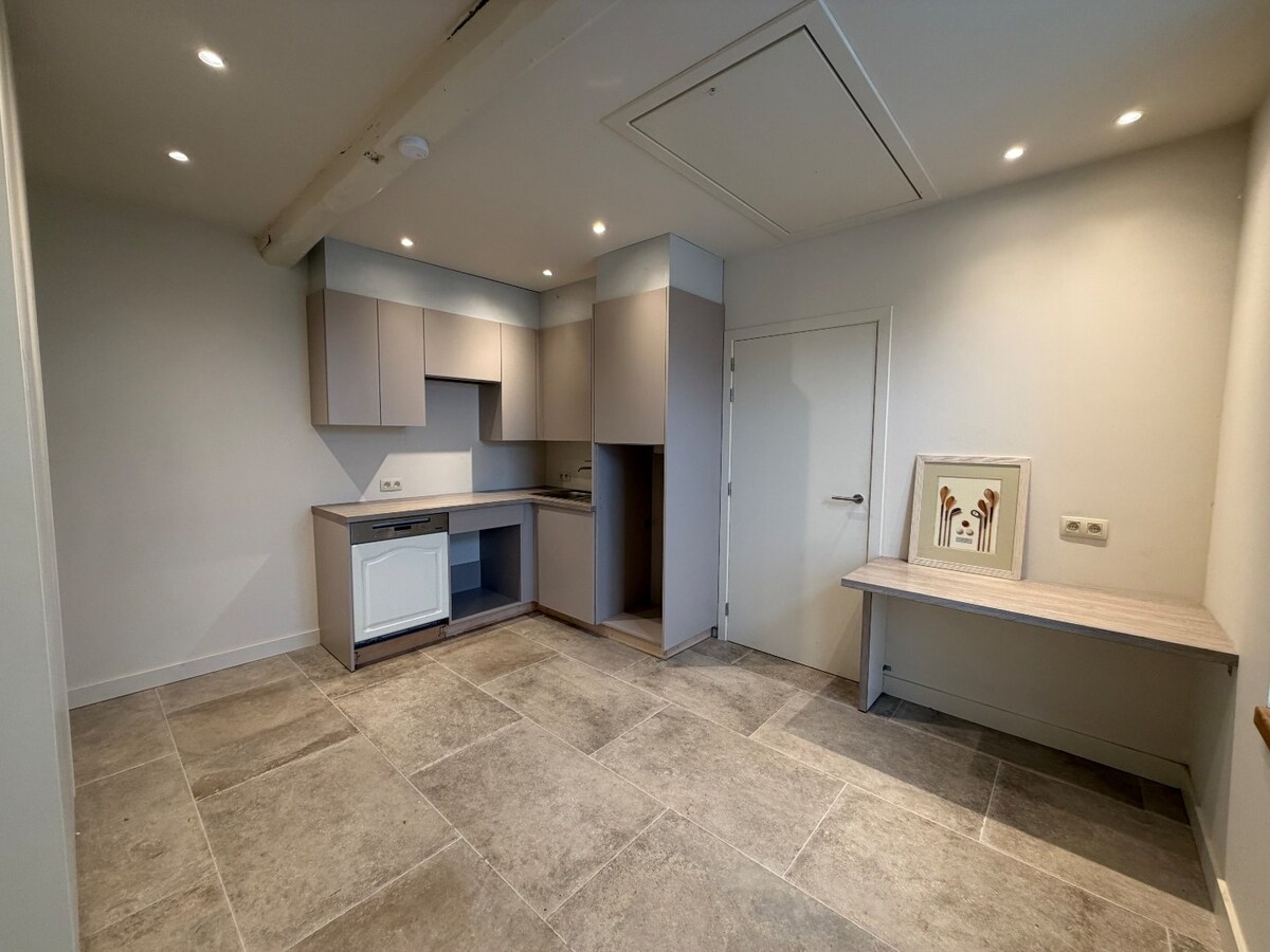 Multifunctioneel commercieel pand op toplocatie. 