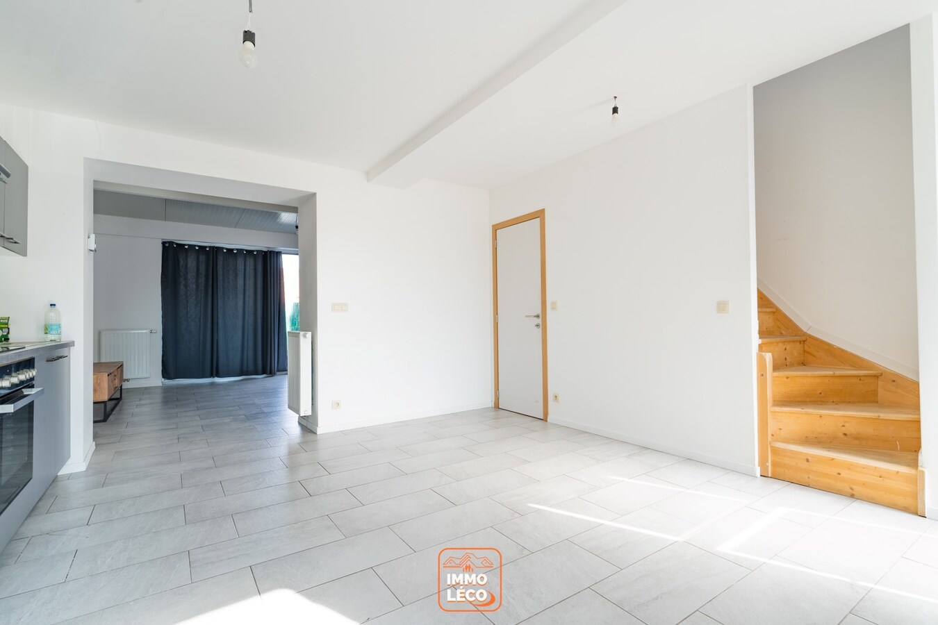 Maison rénovée 1 chambre, terrasse, 1 emplacement de parking privatif sécurisé ! 