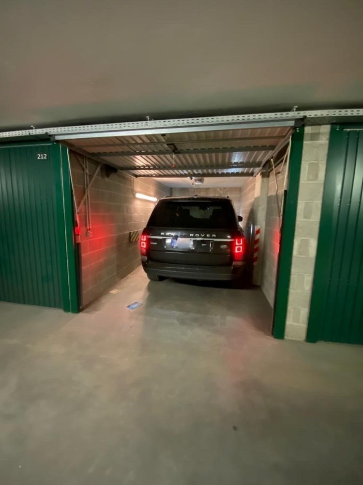 Box de garage à vendre sous la place de la Tour de Lumière au niveau -2. 