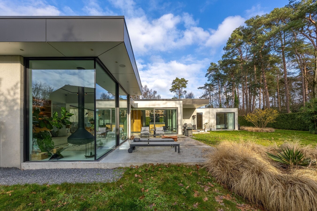 Moderne gelijkvloerse designvilla in exclusief privédomein 