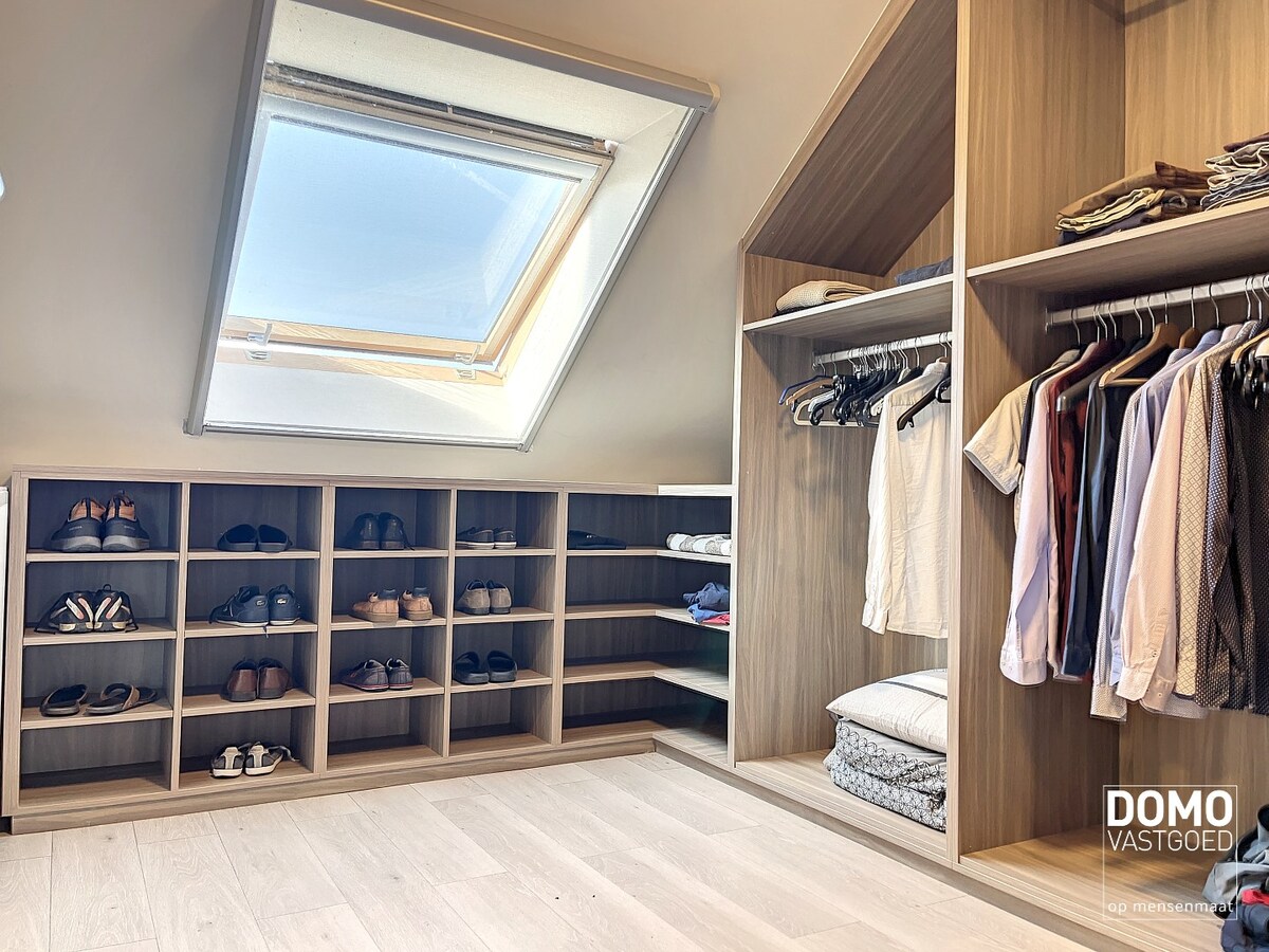 Luxe duplex appartement met terras, garage en 2 slaapkamers in Beverst - Volledig bemeubeld. 