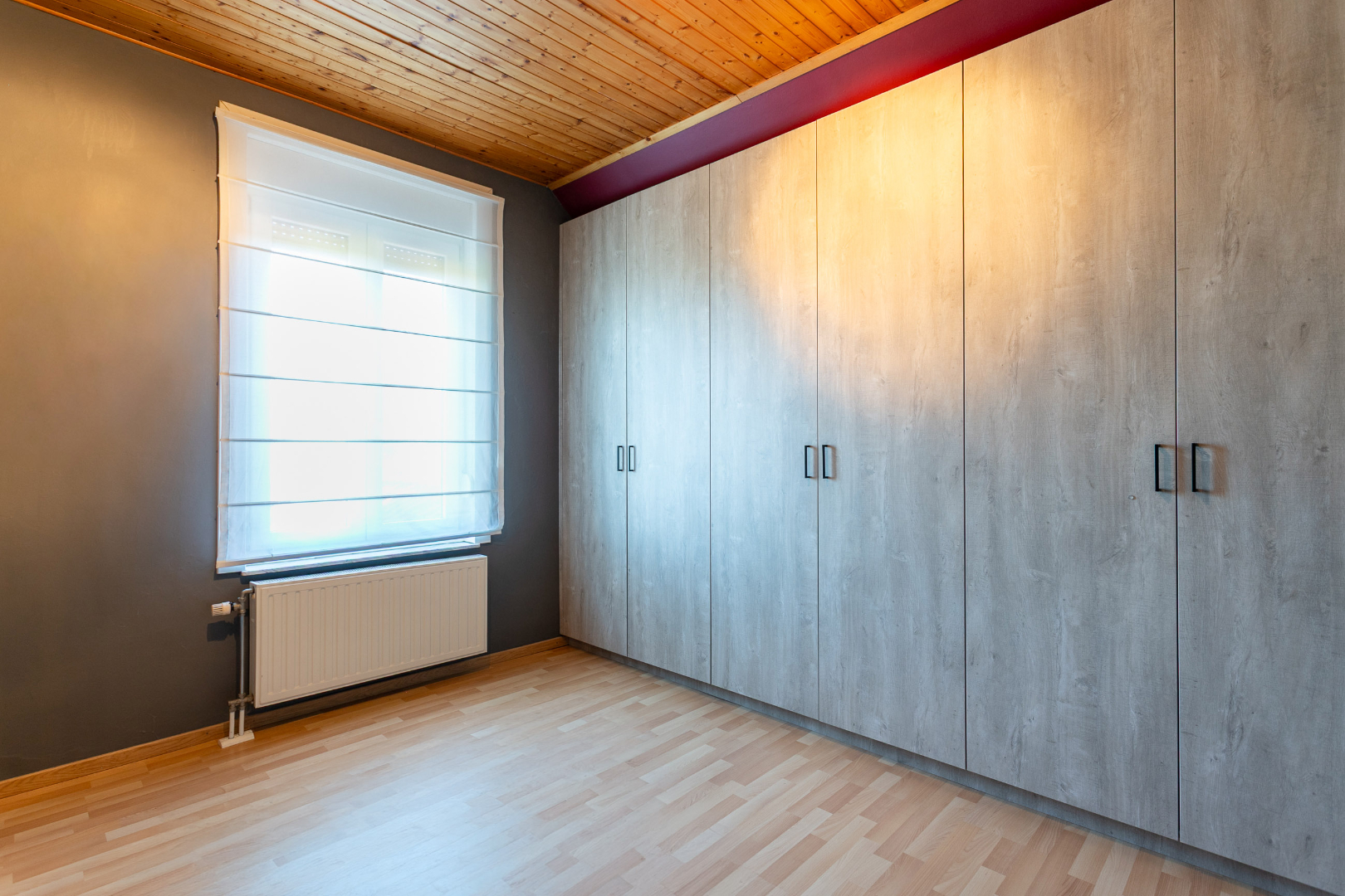 Instapklare driegevelwoning met 4 slpk te Lembeek 