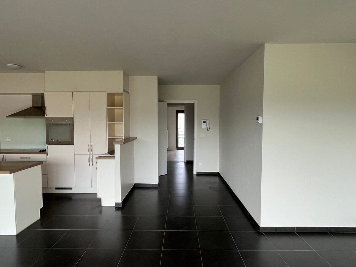 Hoogwaardig, eigentijds appartement met ondergrondse staanplaats 