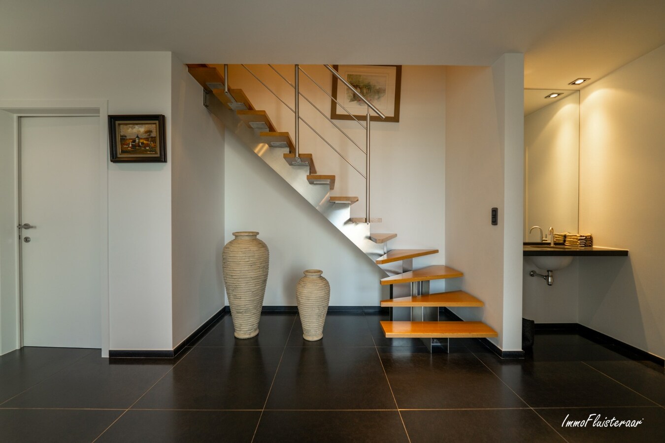 Beautiful villa with indoor and outdoor riding arenas on over 2.4 hectares in Ardooie 