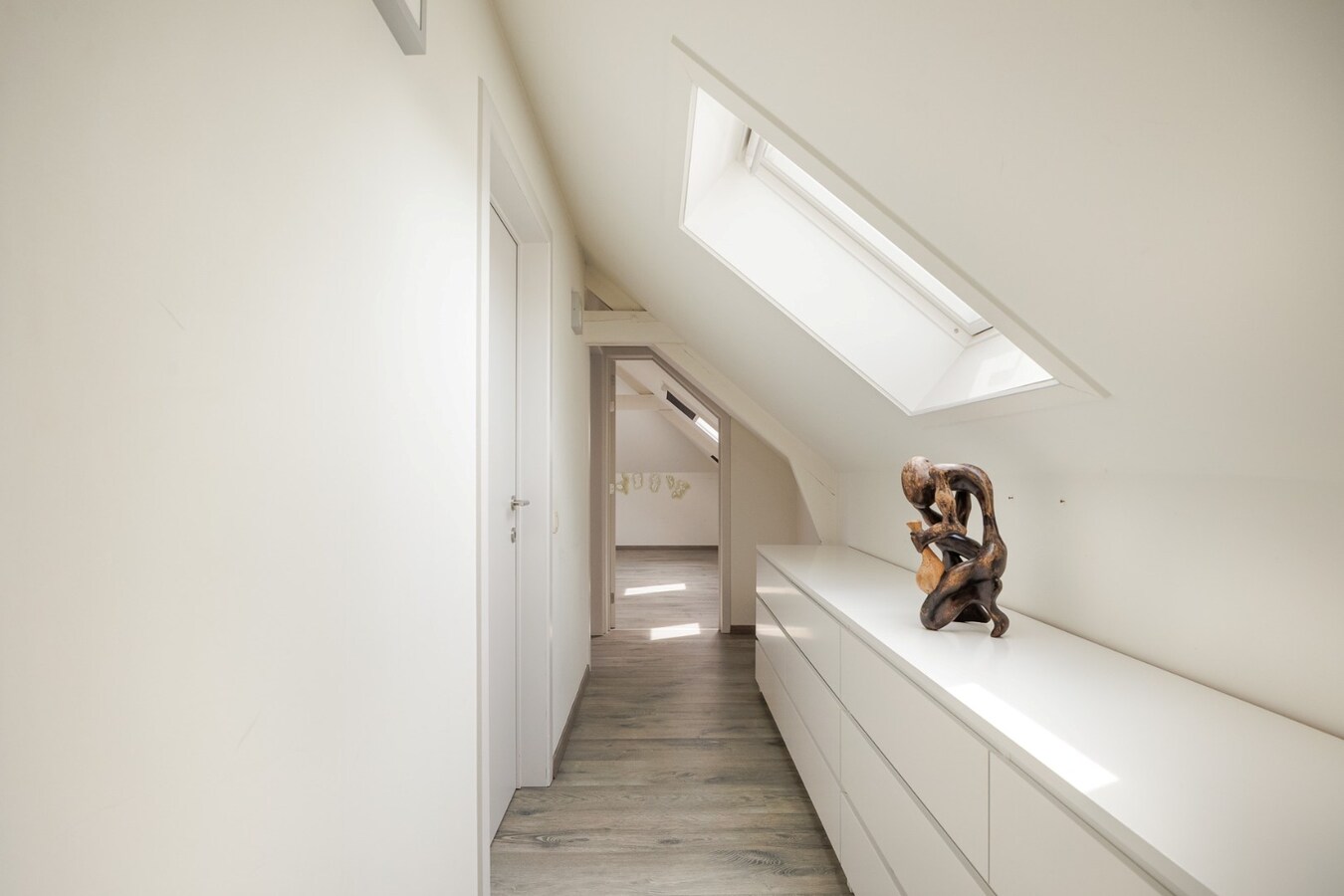 Kangoeroe/praktijk woning met 5 slaapkamers en prachtig open zicht 