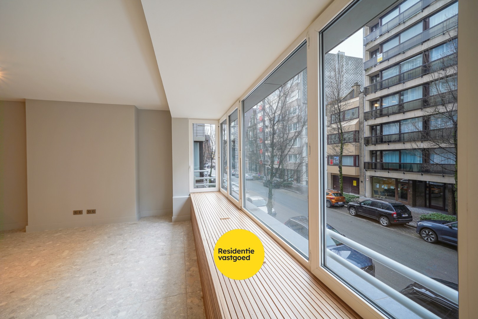 Gerenoveerd 2-slpk appartement met balkon en lift in Oostende 