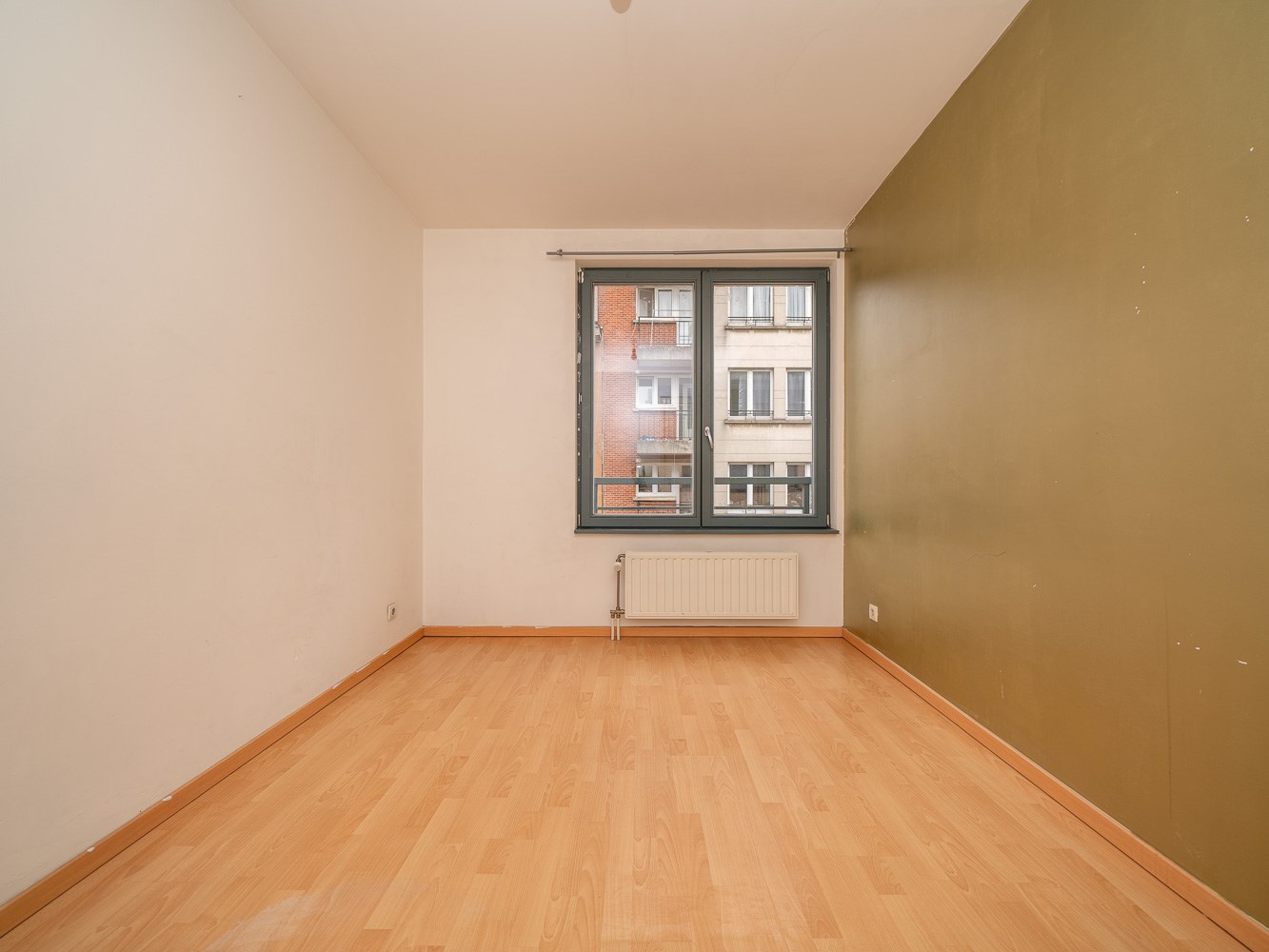 Recent 2-slaapkamer appartement met kelder 