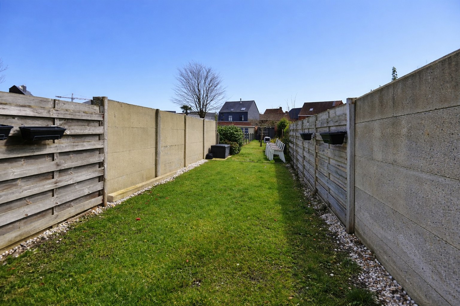 Rijwoning met zonnige tuin nabij centrum Maldegem. 