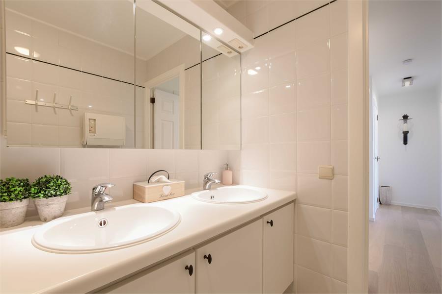 Appartement met zeezicht in sublieme staat. 