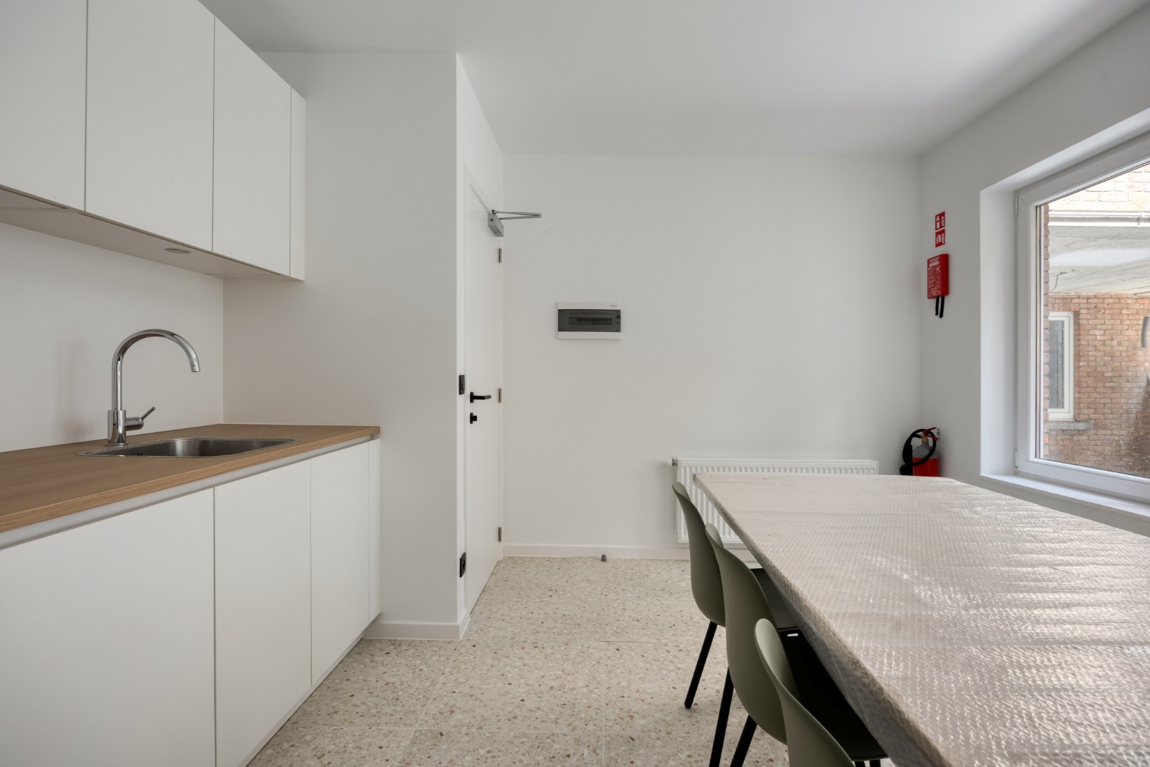 Volledig gerenoveerde studentenkamer in residentie met 29 studentenkamers met eigen sanitair en terras in hartje Leuven - EPC label A! 