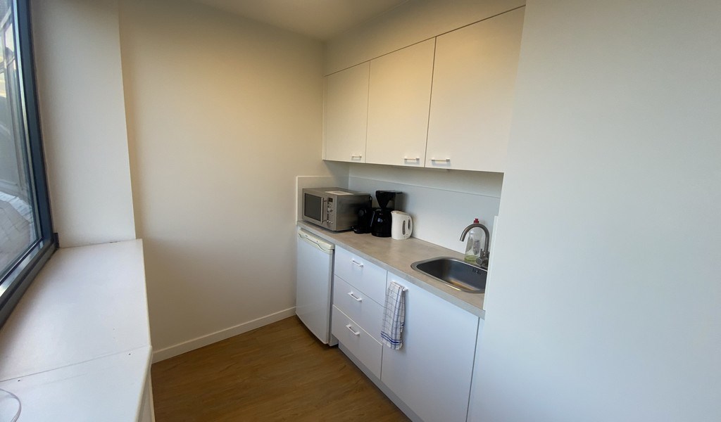 Instapklare kantoorruimte te huur vlakbij R4 in Gent