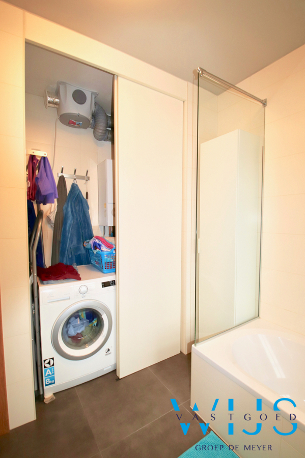 Instapklaar éénslaapkamer appartement MET staanplaats te Evergem/Rieme ! 