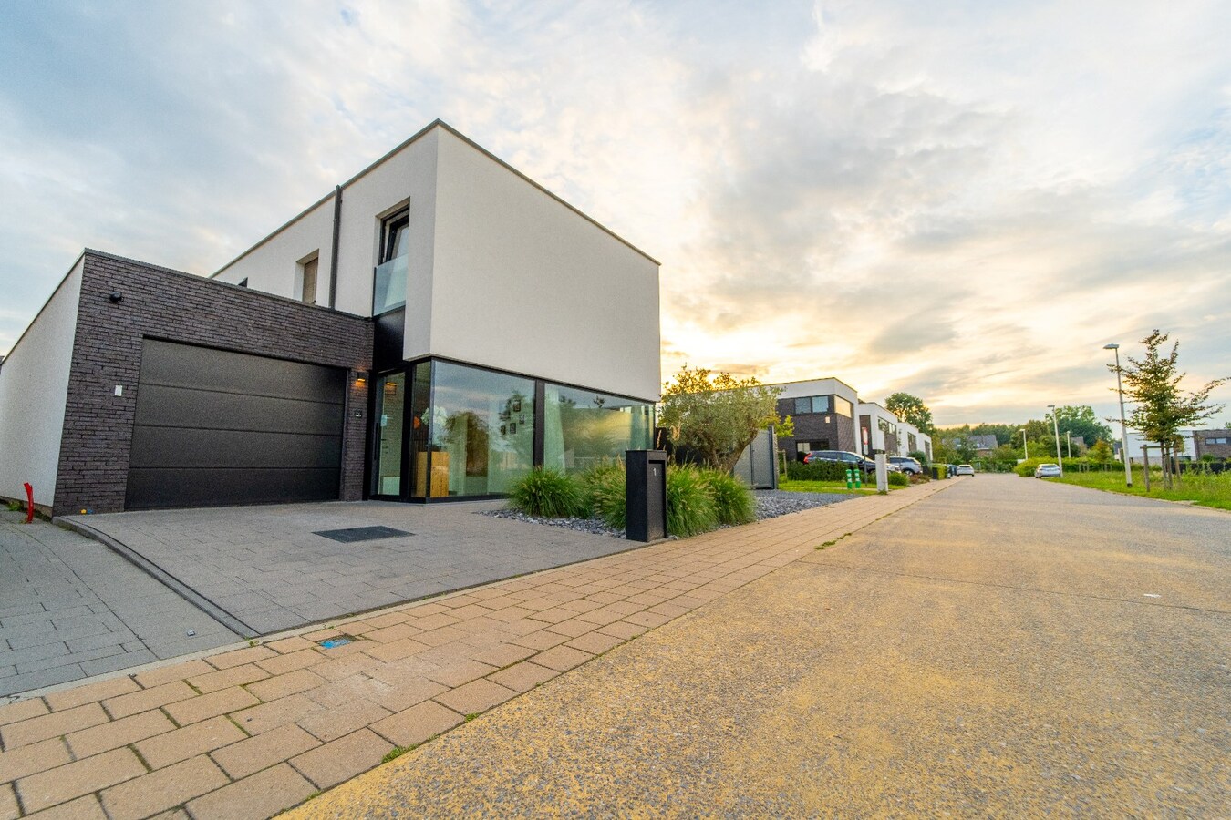 Prachtige villa met tuin, terras &amp; garage in Hasselt - 3 slaapkamers, bouwjaar 2019. 